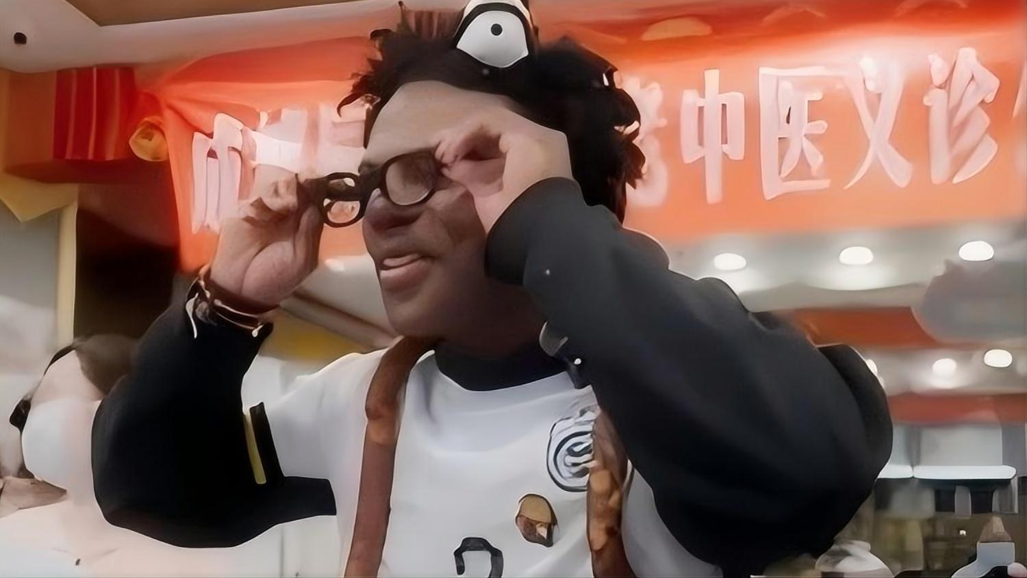 ISHOWSPEED translation glasses (2)